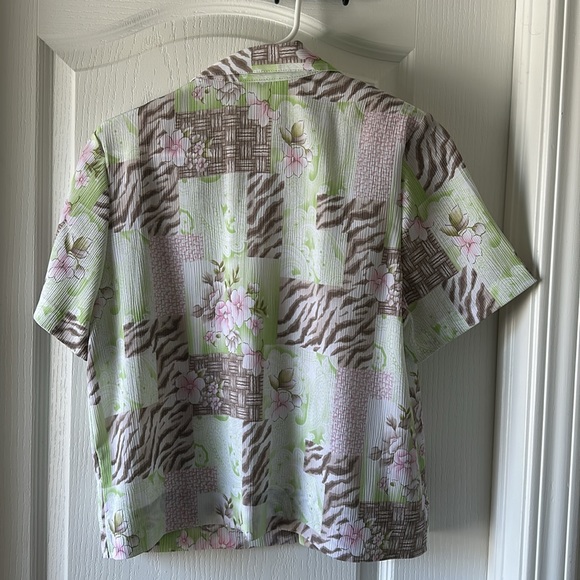 ALIA Petites button up female flower shirt - Picture 4 of 5